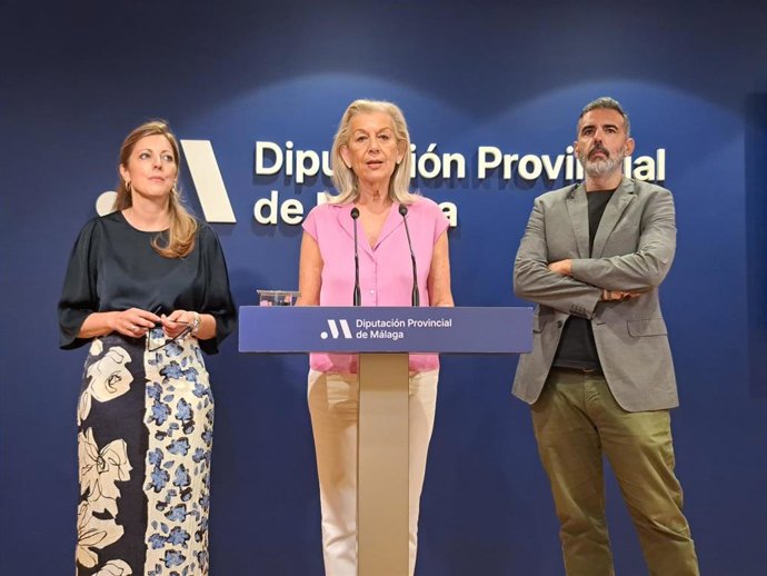 La vicepresidenta de Atención al Municipio, María Francisca Caracuel, en rueda de prensa