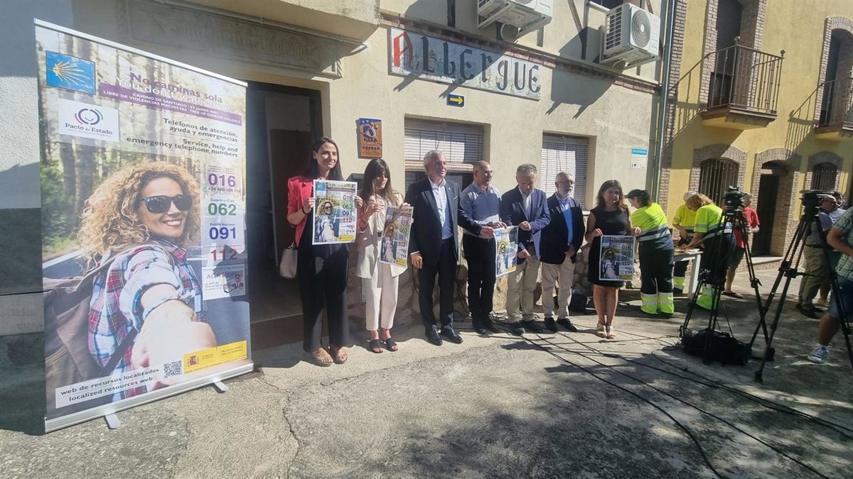 La campaña  No caminas sola  informa sobre recursos de seguridad a las peregrinas que atraviesan Extremadura