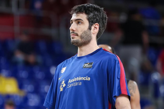 Archivo - El jugador internacional español Álex Abrines antes de un partido con el Barça