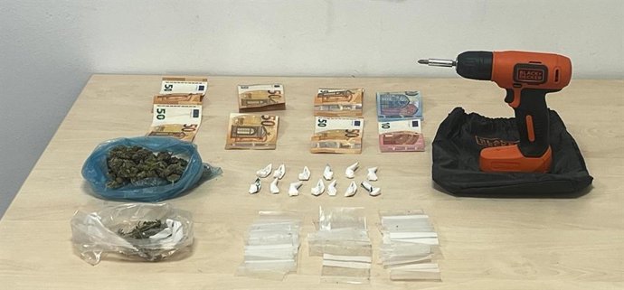 Droga y dinero intervenido en Villaviciosa de Córdoba a un joven de 32 años de edad.