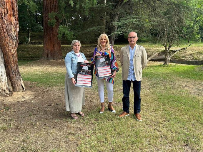 La directora de la Fundación Municipal de Cultura,  Isabel González, la edil de Cultura, Aurora Cienfuegos, y  el técnico municipal Óscar Caso.