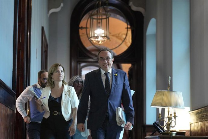 El presidente de la Mesa del Parlament de Catalunya, Josep Rull, a su llegada a una reunión de la Mesa del Parlament de Catalunya, a 22 de julio de 2025, en Barcelona, Catalunya (España).