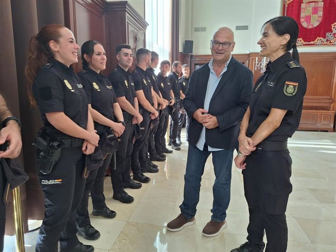 Recepción a los 21 policías en prácticas