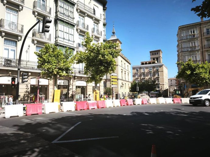 Avanzan las obras del paso en abanico entre la Glorieta y Portales, que estarán acabadas para mediados de septiembre