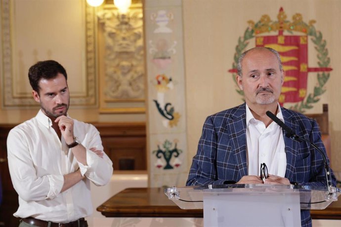Nieto y Cuadrado durante la presentación del catálogo de Salud Mental.