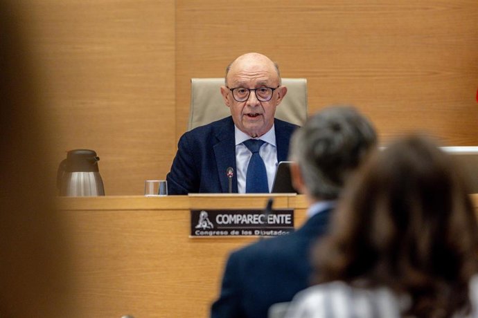 Archivo - El exministro de Hacienda y Función Pública Cristóbal Ricardo Montoro comparece ante la comisión de Investigación sobre la denominada ‘Operación Cataluña’, en el Congreso de los Diputados, a 14 de abril de 2025, en Madrid (España). 