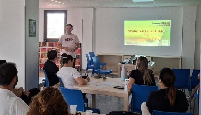 Impartición de una actividad preventivas del VNO en el centro sanitario de Dos Hermanas.