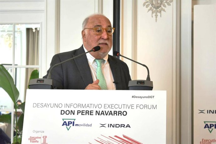 El director general de Tráfico, Pere Navarro, en un desayuno informativo.