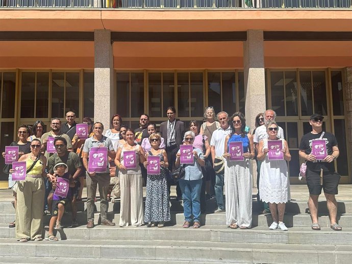 El grupo de Hacemos Córdoba en el Ayuntamiento de la capital promueve la concentración frente a las puertas del Consistorio "en solidaridad con Juana Rivas y para exigir que se escuche y proteja al menor Daniel, su hijo".