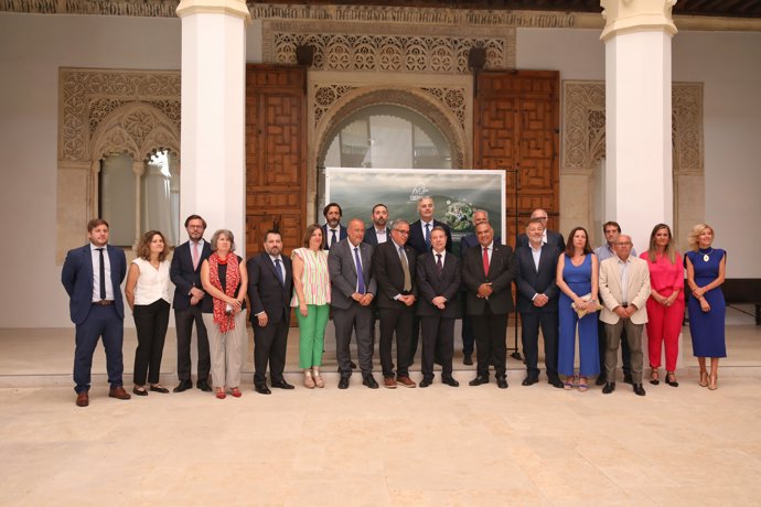 Acto de entrega del Plan de Singular Interés y presentación del destino Toroverde, en el Palacio de Fuensalida, a 22 de julio de 2025, en Toledo, Castilla-La Mancha (España).