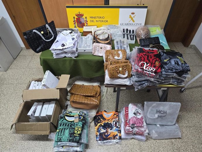 Objetos falsificados intervenidos en Llucmajor.