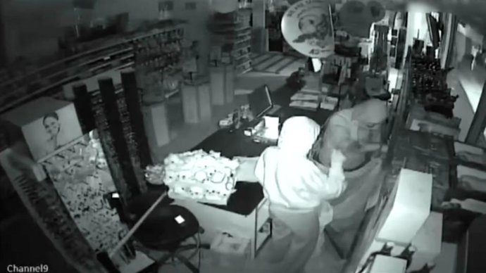 Los dos presuntos autores de un robo en Oliva (Fuerteventura) captados por una cámara de seguridad