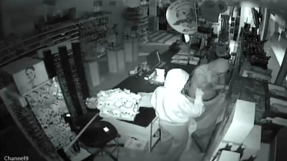 Los dos presuntos autores de un robo en Oliva (Fuerteventura) captados por una cámara de seguridad