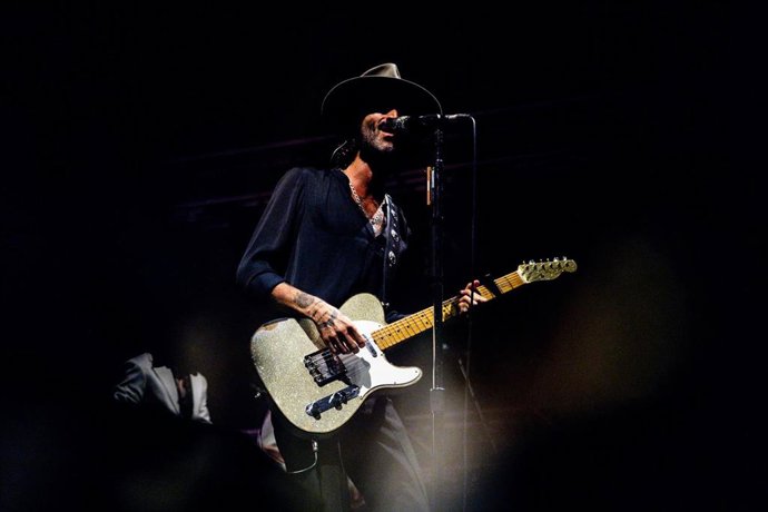 Archivo - El cantante Leiva actúa durante su concierto en el Movistar Arena, a 21 de junio de 2025, en Madrid (España). José Miguel Conejo Torres, conocido artísticamente como Leiva, es un músico, cantautor español y multi instrumentista de rock. En 1999,
