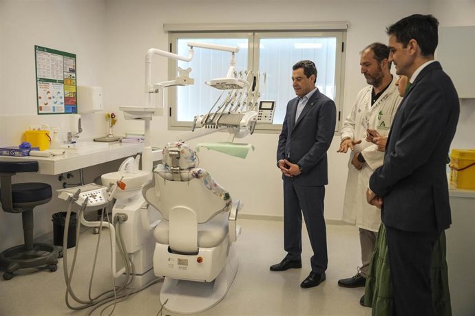 Moreno vsita las instalaciones del nuevo centro de salud de Alcalá la Real