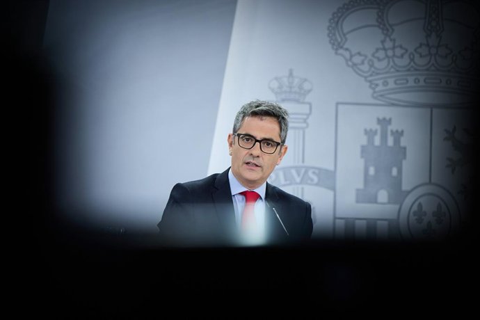O Ministro da Presidência, Félix Bolaños, durante uma conferência de imprensa após o Conselho de Ministros, no Palácio Moncloa, em 22 de julho de 2025, em Madri (Espanha). O Conselho de Ministros aprovará uma nova declaração nesta terça-feira, 22 de julho