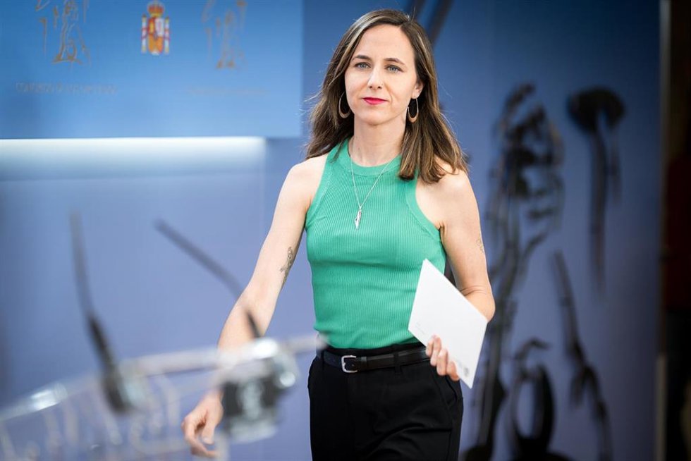 La secretaria general de Podemos, Ione Belarra,, durante una rueda de prensa en el Congreso de los Diputados