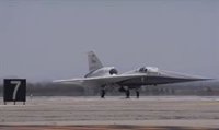 VÍDEO.- El avión silencioso de la NASA entra en pista de despegue