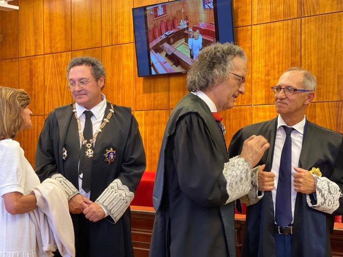 El fiscal general del Estado, Álvaro García Ortiz, y el nuevo fiscal superior del Principado de Asturias, Gabriel Bernal del Castillo.