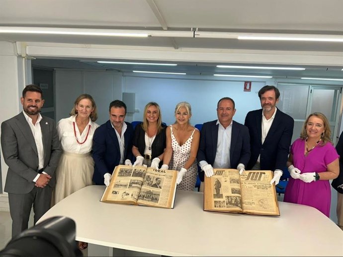 La consejera de Cultura y Deporte, Patricia Del Pozo, presenta la donación de las colecciones históricas que han realizado los diarios 'Ideal' y 'Sur' a la Biblioteca de Andalucía.