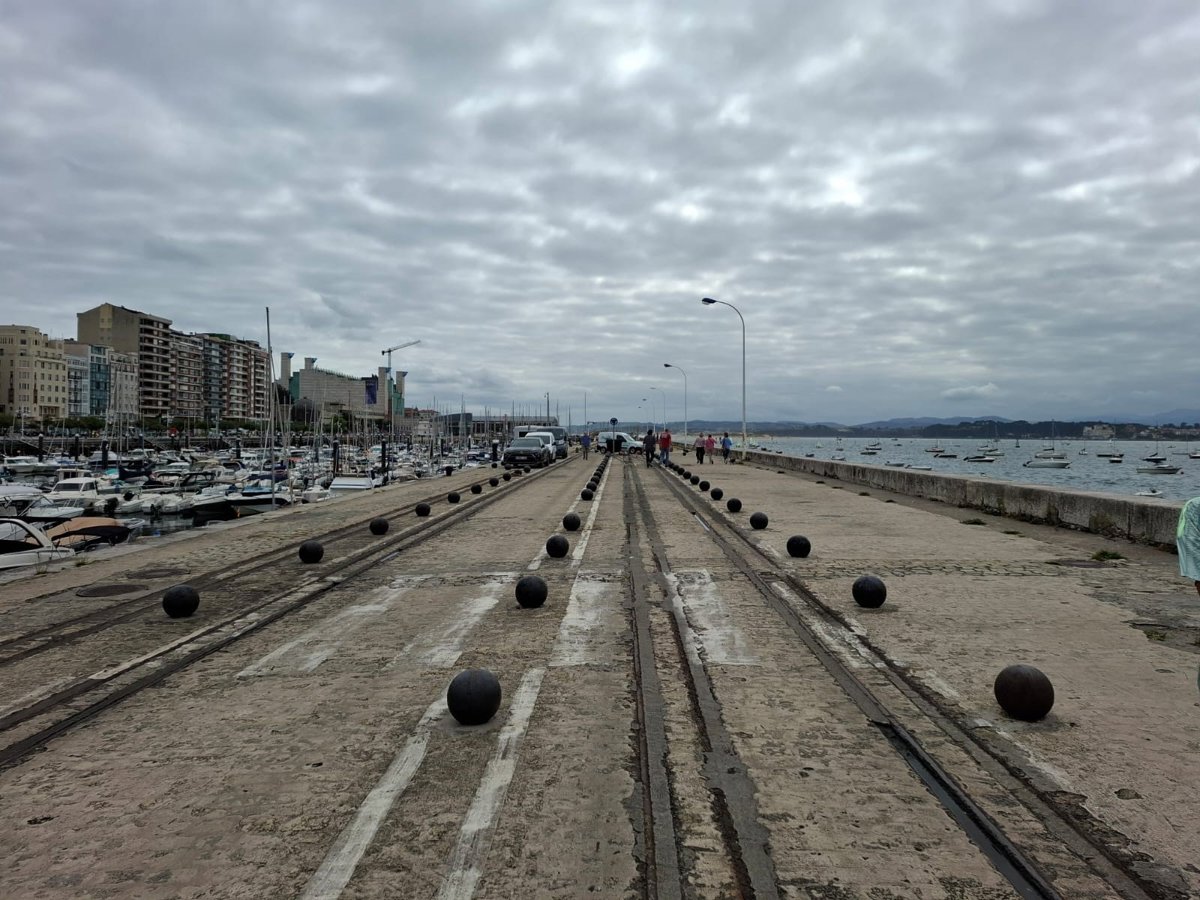 La Dársena de Molnedo, la mejora del acceso al Puerto por Antonio López y la subida al Faro arrancarán tras el verano