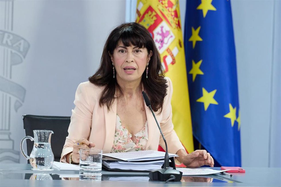 La ministra de Igualdad, Ana Redondo, durante una rueda de prensa tras el Consejo de Ministros, en el Palacio de la Moncloa, a 22 de julio de 2025, en Madrid (España).