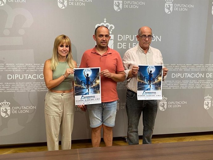 La diputada de Deportes, Patricia Martínez (izquierda), en la presentación de la XIV Legua y Media Nocturna de Benavides de Órbigo.