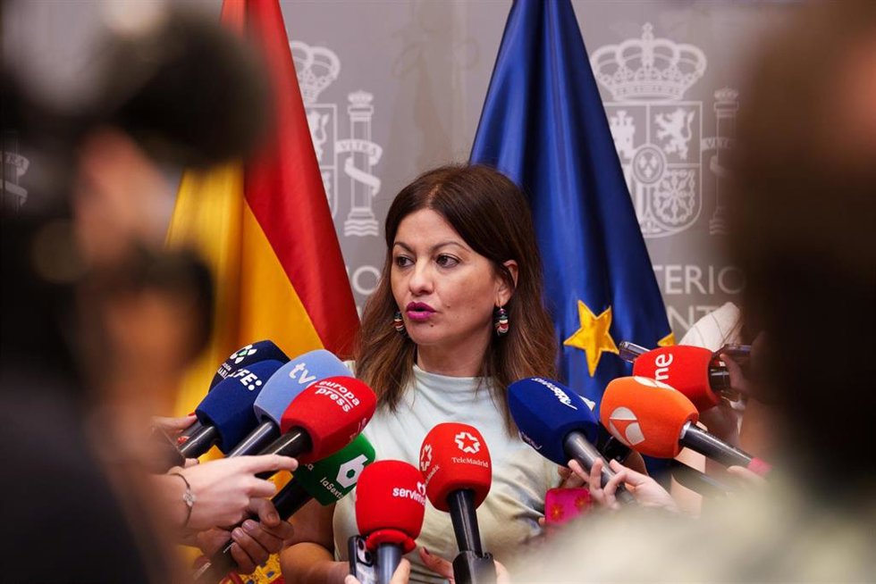 La ministra de Juventud e Infancia, Sira Rego, atiende a los medios de comunicación, en la sede del Ministerio de Juventud e Infancia, a 22 de julio de 2025, en Madrid (España).