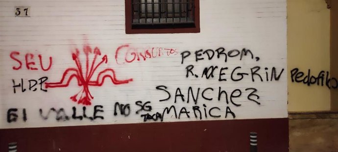 Pintadas en la sede del PSOE-A en Sevilla.