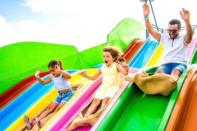 Pola Park refuerza su oferta familiar con 30 atracciones, espectáculos en vivo y entradas desde 9,99 €