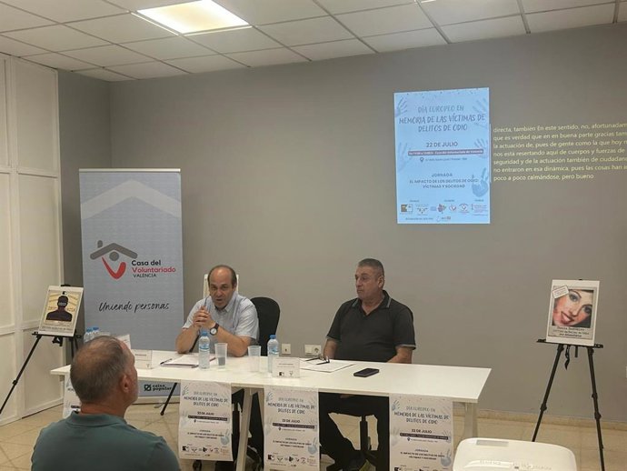 Acto en defensa de las víctimas de delitos de odio celebrado en la Casa del Voluntariado de València por el Día Europeo de las Víctimas de los Crímenes de Odio