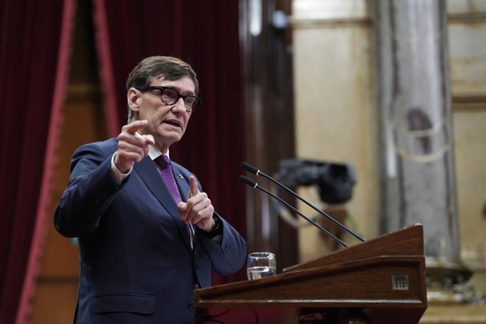 El president de la Generalitat, Salvador Illa, durant la seva intervenció en la compareixença en el Parlament per donar explicacions sobre el cas Cerdán i la seva eventual afectació a Catalunya