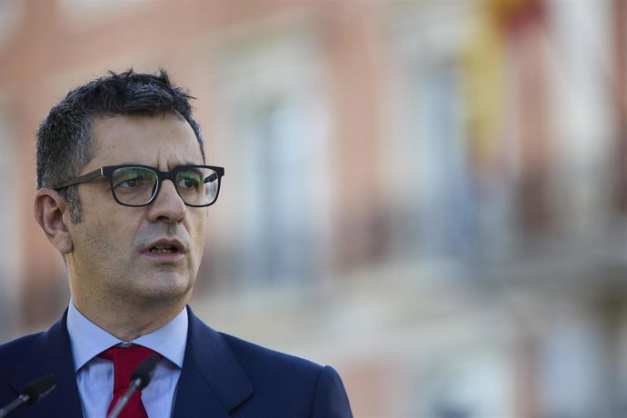 Archivo - El ministro de la Presidencia, Relaciones con las Cortes y Memoria Democrática, Félix Bolaños, a su llegada a una comparecencia ante los medios tras presidir la Comisión Mixta para la Reconstrucción y Apoyo a la isla de La Palma, en el Complejo 