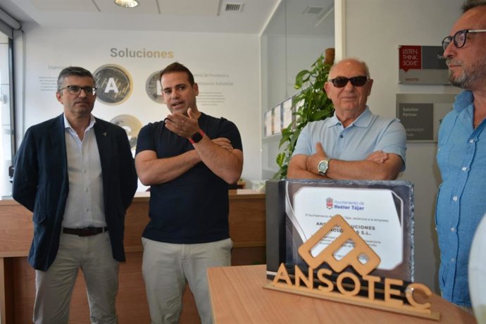Visita del delegado de Empleo de la Junta en Granada, Javier Martín Cañizares, a la empresa Ansotec.