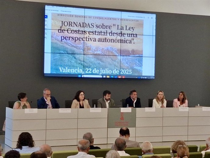Un momento de las jornadas 'La Ley de Costas Estatal desde una Perspectiva Autonómica' en las que se ha firmado el Manifiesto por la Defensa del Litoral Español y su Gestión Responsable.