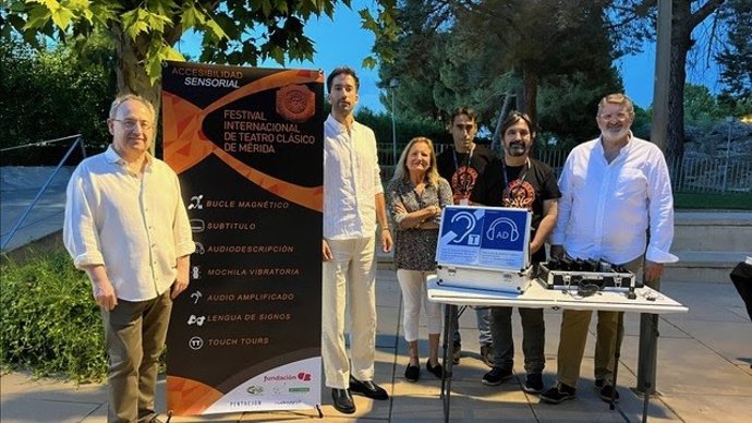 El festival de Mérida reparte mochilas vibratorias