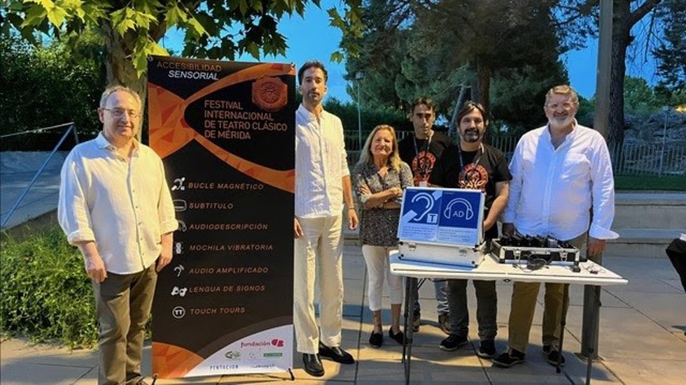 El festival de Mérida reparte mochilas vibratorias