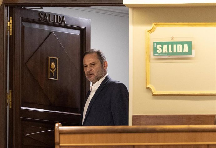 El diputado José Luis Ábalos durante una sesión plenaria extraordinaria.