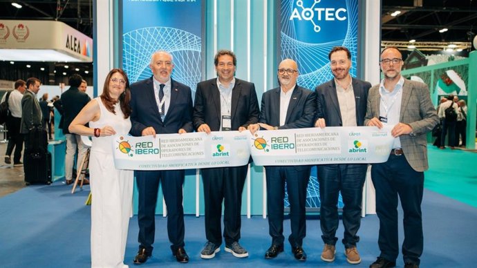 Archivo - Firma de la carta de intenciones entre Aotec y LAC-ISP en la feria Aotec 2025 para la creación de la Red IberoTec