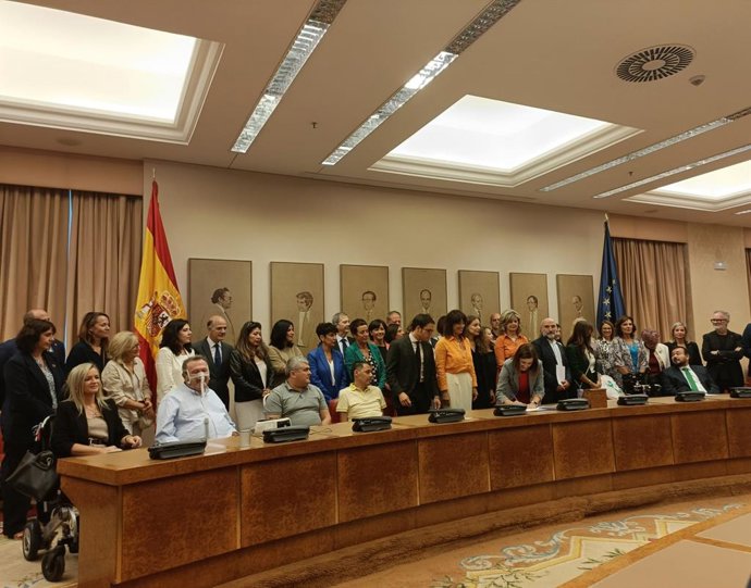 Archivo - Arquivo - Momento da assinatura do acordo sobre o texto da Lei ELA no Congresso dos Deputados.