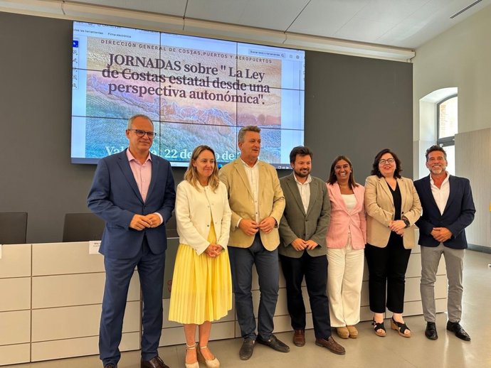 El director general de Litoral y Puertos, Pablo Marín, junto a los responsables en la materia de las comunidades autónomas de Galicia, Canarias, Baleares, Andalucía y Comunidad Valenciana