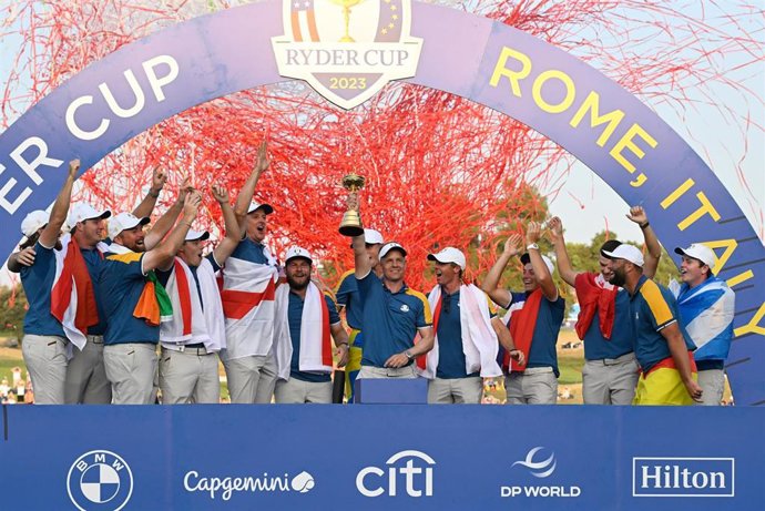 Archivo - Team Europe celebrates his victory during the Ryder Cup 2023 at Marco Simone Golf & Country Club on October 1, 2023 in Rome Italy. - Photo Fabrizio Corradetti/LiveMedia /DPPI