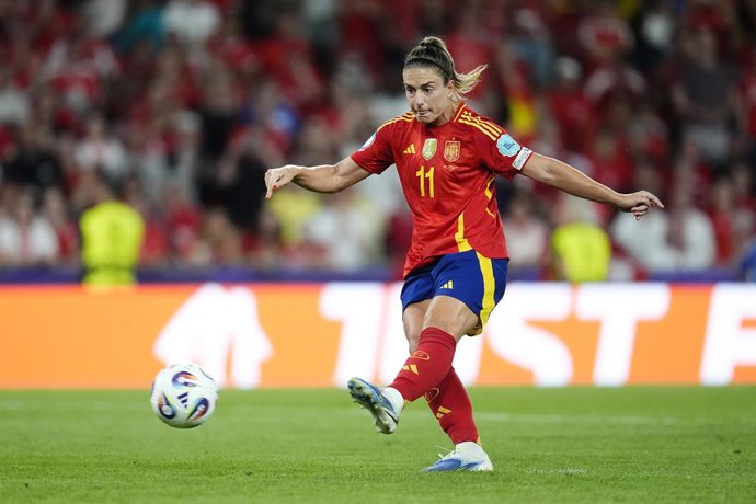 18 July 2025, Switzerland, Bern: Spain's Alexia Putellas misses from the penalty spot during the UEFA Women's Euro 2025 quarter-final soccer match between Spain and Switzerland at Wankdorf Stadium. Photo: Nick Potts/PA Wire/dpa
