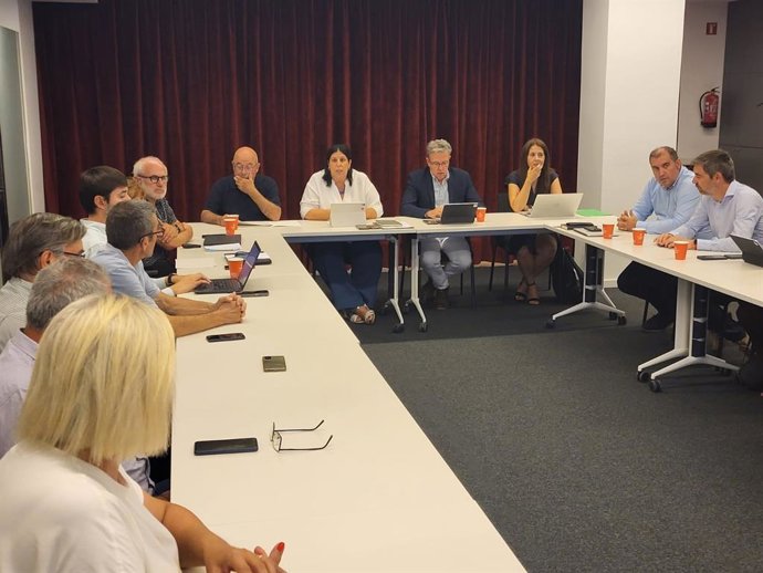 Momento de la firma del convenio.