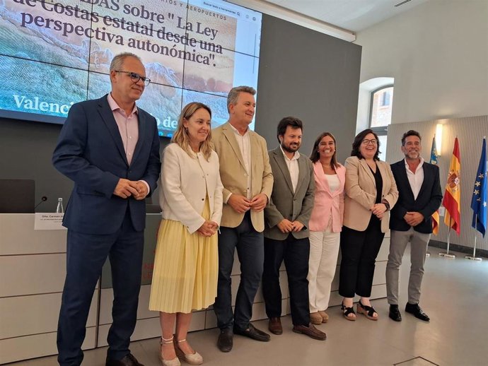 Representantes de las comunidades autónomas de Galicia, Comunidad Valenciana, Islas Baleares, Región de Murcia y Canarias en el acto