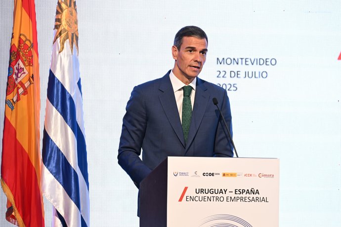 El presidente del Gobierno, Pedro Sánchez, interviene durante un encuentro con empresarios españoles, en el hotel Radisson, a 22 de julio de 2025, en Montevideo (Uruguay).