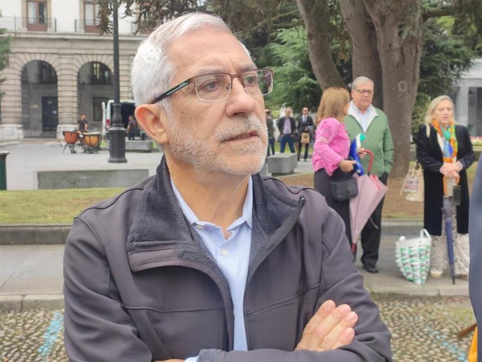 Archivo - El portavoz de IU-Convocatoria por Oviedo, Gaspar Llamazares