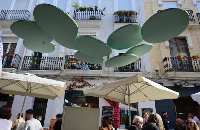 Modelo piloto de terraza homogénea y respetuosa con el medio ambiente para disminuir el ruido en Russafa, València.