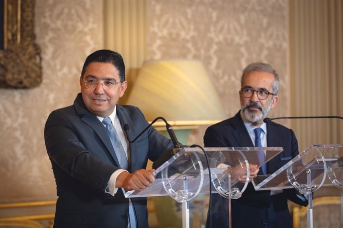 Os ministros das Relações Exteriores do Marrocos e de Portugal, Naser Burita e Paulo Rangel, respectivamente.