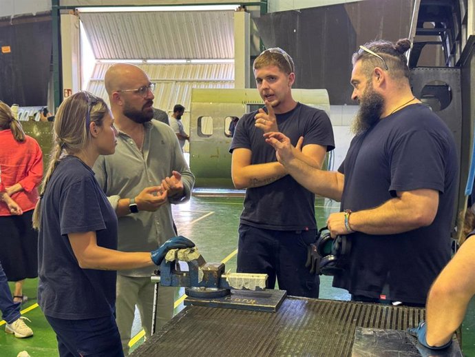 El alcalde de El Puerto de Santa María (Cádiz), Germán Beardo, ha visitado esta tarde el Centro de Formación Aeroespacial 4.0